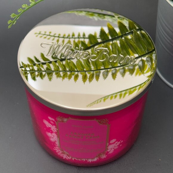 BBW Crushed Candy Cane White Barn Bath & Body Works 3 Wick Candle - Picture 4 of 10